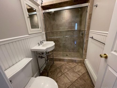 25 Longview Dr, Ridgefield CT 06877-3514 exterior