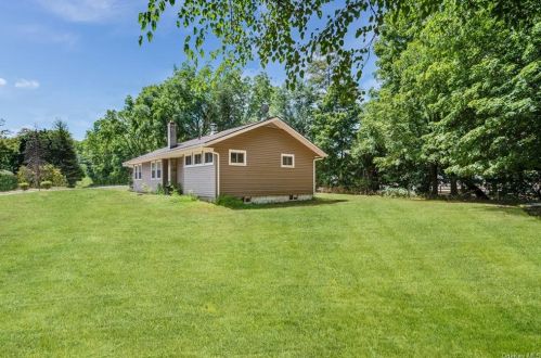 9 Toomey Dr, Poughkeepsie NY 12603-4215 exterior