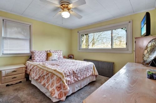 3 Sunrise Ave, Bloomingdale NJ 07403-1323 exterior