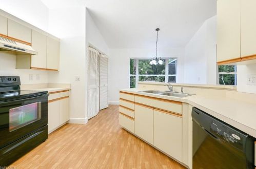 1335 Monarch Cir, Naples FL 34116-6615 exterior