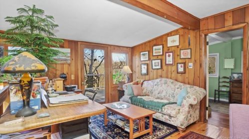 593 Roosevelt Dr, Seymour CT 06478-1739 exterior