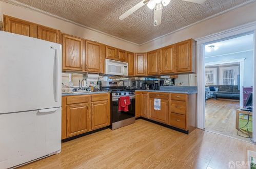 366 Oak St, Perth Amboy NJ 08861-4039 exterior