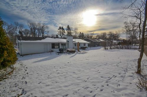 8221 Mohawk Rd, Milwaukee WI 53217-1737 exterior