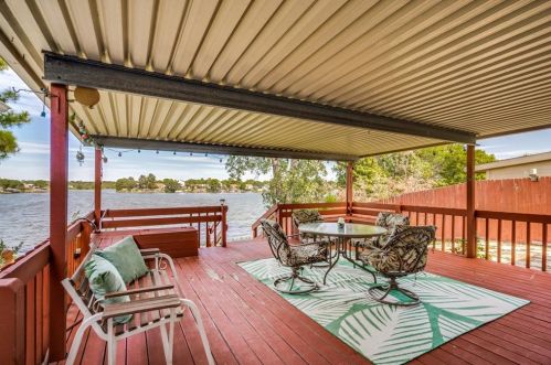 1311 Lakeshore Dr, Irving TX 75060-6675 exterior