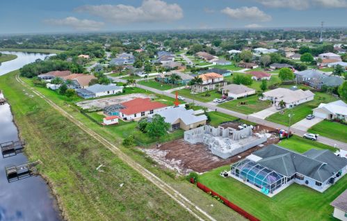 174 Dalton Cir, Fort Pierce FL 34953-5847 exterior