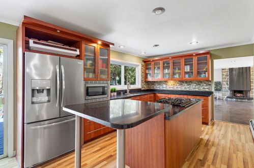 1030 Riverview Dr, Milwaukee, WI 53209-4536