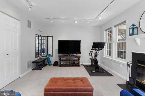 3809 Elbert Ave, Alexandria VA 22305-2042 exterior