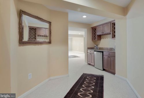 10720 Cloverbrooke Dr, Rockville MD 20854-6372 exterior