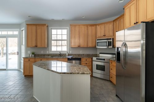 7408 Dunross Dr, Kalamazoo MI 49024-7412 exterior