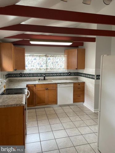 1620 Chesapeake Dr, Edgewater, MD 21037-1909