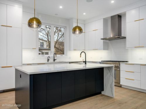 2129 Maplewood Ave, Chicago IL  60647-4148 exterior