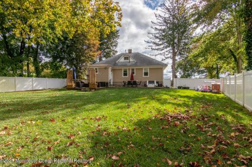 235 Broadway, East Freehold NJ 07728-1862 exterior