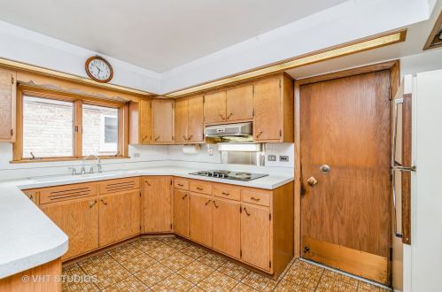 7542 Ainslie St, Chicago IL 60630-2302 exterior