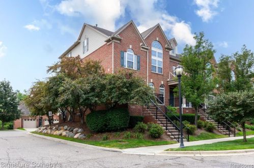 39425 Springwater Dr, Northville, MI 48168-3962