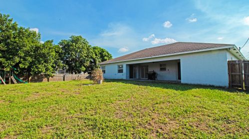 673 Haas Ave, Fort Pierce FL  34953-6418 exterior