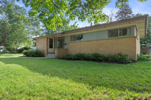 4563 85th St, Milwaukee, WI 53228-2905