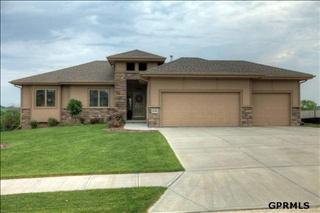 18152 Honeysuckle Dr, Omaha, NE 68022-3839