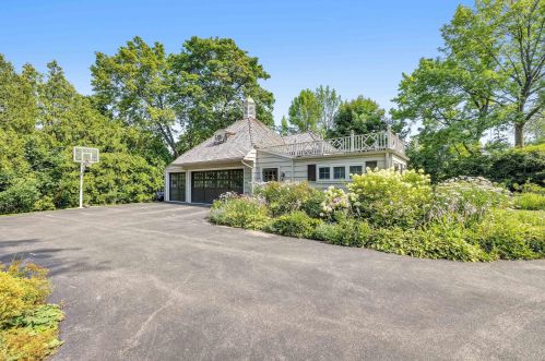 1469 Lilac Ln, Milwaukee WI  53217-2960 exterior