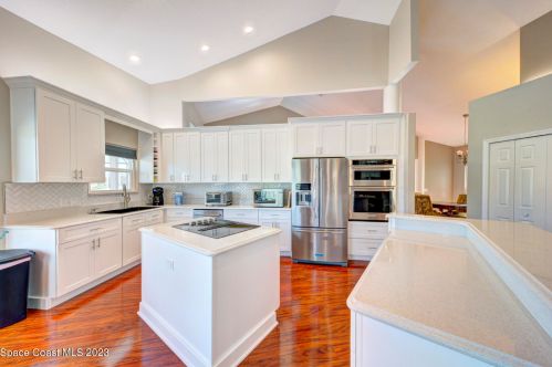 2006 Sykes Crk Dr, Merritt Island FL 32953-3065 exterior