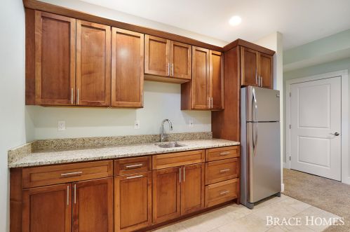 548 Fairview Ave, Grand Rapids MI 49503-1518 exterior