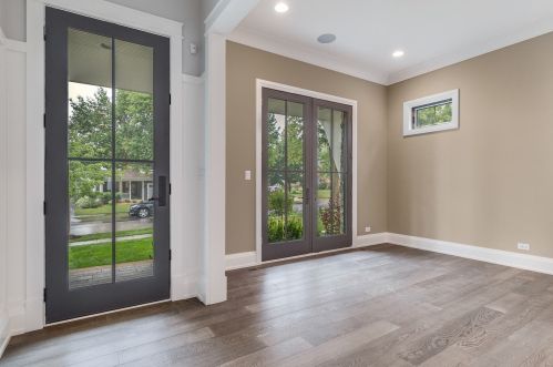 561 Hawthorne Ave, Elmhurst, IL 60126-3762