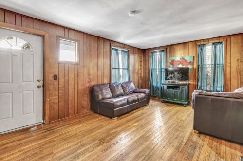 6 Cottage St, Derby CT 06418-1503 exterior