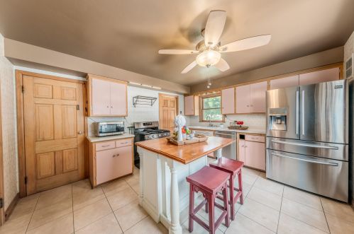 8127 Wright St, Milwaukee WI 53206-3139 exterior