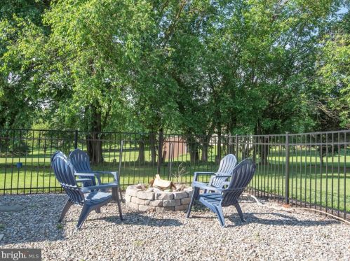 1005 Shadowstone Dr, Lancaster PA 17603-9756 exterior