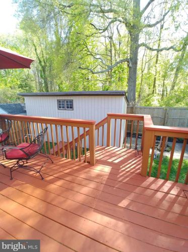 1650 Bay Rdg Rd, Edgewater MD 21037-1716 exterior