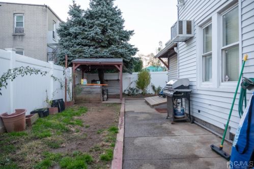 439 Johnstone St, Perth Amboy NJ  08861-3305 exterior