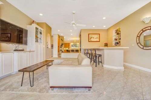 743 Ahukini St, Honolulu HI 96825-2426 exterior