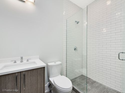 5015 Clark St, Chicago IL 60640-2823 exterior