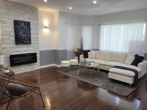 8232 Luella Ave, Chicago IL 60617-1842 exterior