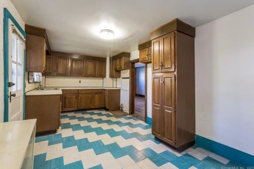 35 Fort Point St, Norwalk CT 06855-1224 exterior