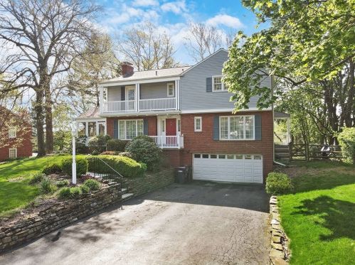 2351 Berkshire Dr, Pittsburgh PA  15241-2445 exterior