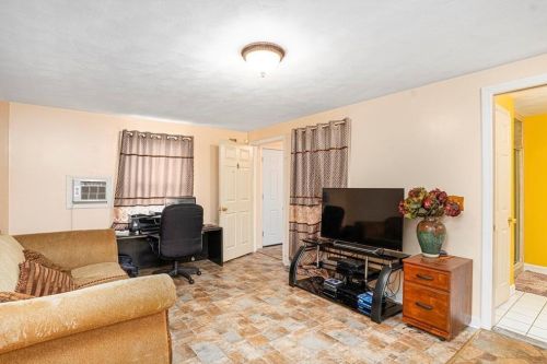 110 Lancashire St, Providence RI  02908-1612 exterior