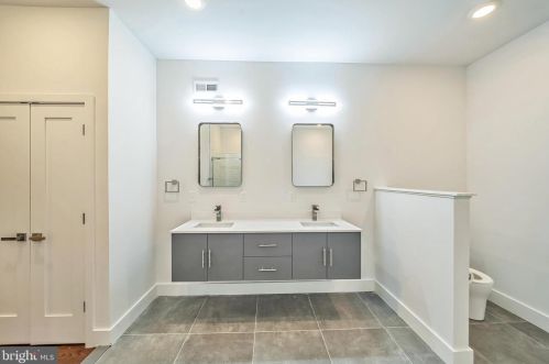 1741 Annin St, Philadelphia PA 19146-3007 exterior