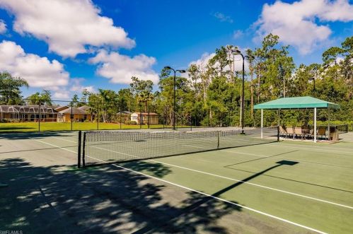 6911 Livingston Wood Ln, Naples FL 34109-3833 exterior