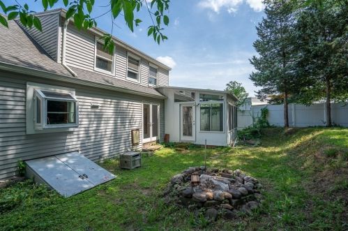 25 Chestnut St, West Springfield MA 01089-2804 exterior