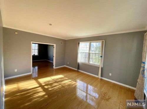 3 Bakley Ter, Town Center NJ 07052-2169 exterior