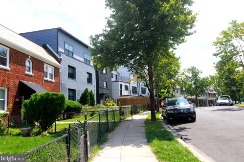 1250 Holbrook Ter, Washington DC 20002-2704 exterior