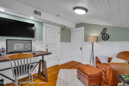 25 Memorial Pkwy, Atlantic Highlands NJ 07716-1655 exterior