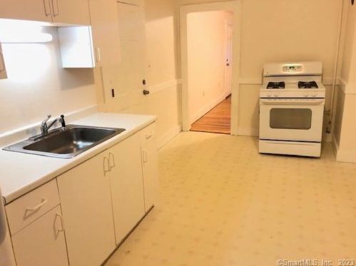 104 Meadow St, Wallingford CT 06492-3614 exterior