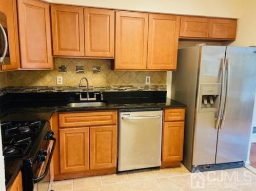 410 Lafayette Rd, Metuchen, NJ 08840-2980