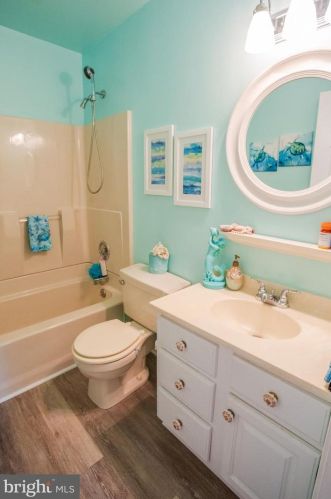 2066 Harbour Dr, Palmyra NJ 08065-1111 exterior