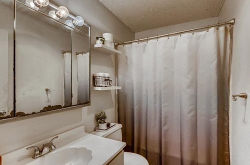 7717 Croftwood Dr, Austin TX 78749-3208 exterior