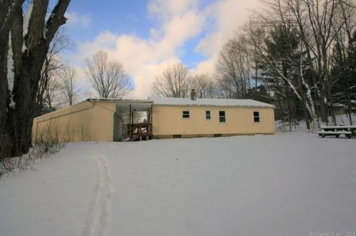 142 Hl Rd, Torrington CT 06790-2337 exterior