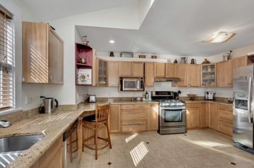 360 Ward St, Newton MA 02459-1217 exterior