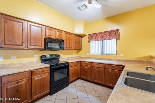 7675 Majestic Palm Ln, Tucson AZ 85756-6112 exterior