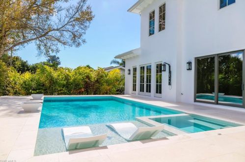 3770 Crayton Rd, Naples FL 34103-3529 exterior